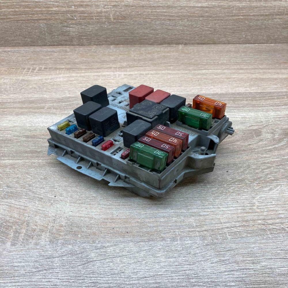 46558759 081021  Fuse module Alfa Romeo 147