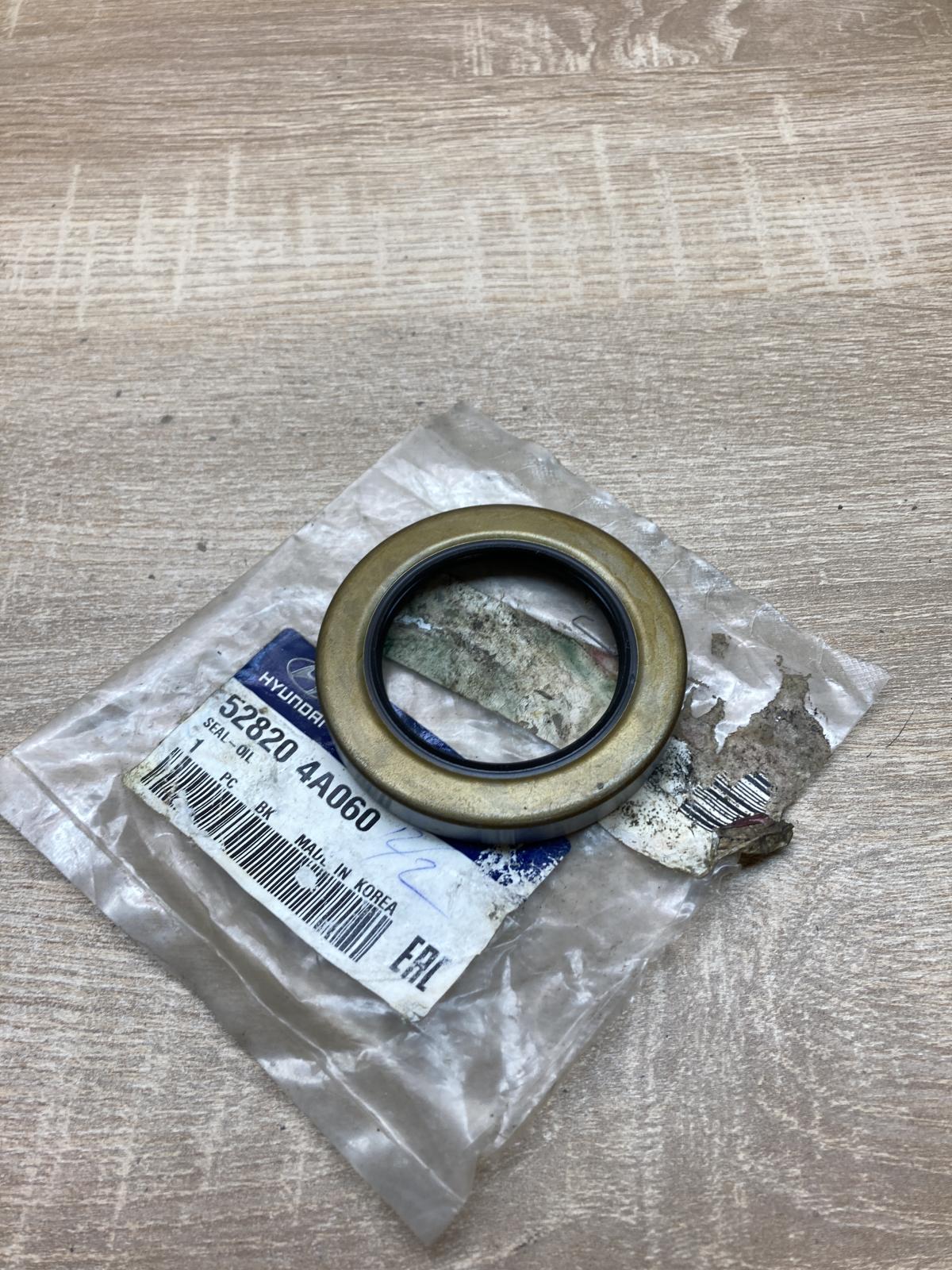 52820 4A060 528204A060  Rear wheel ball bearing Hyundai H-1, Starex, Satellite