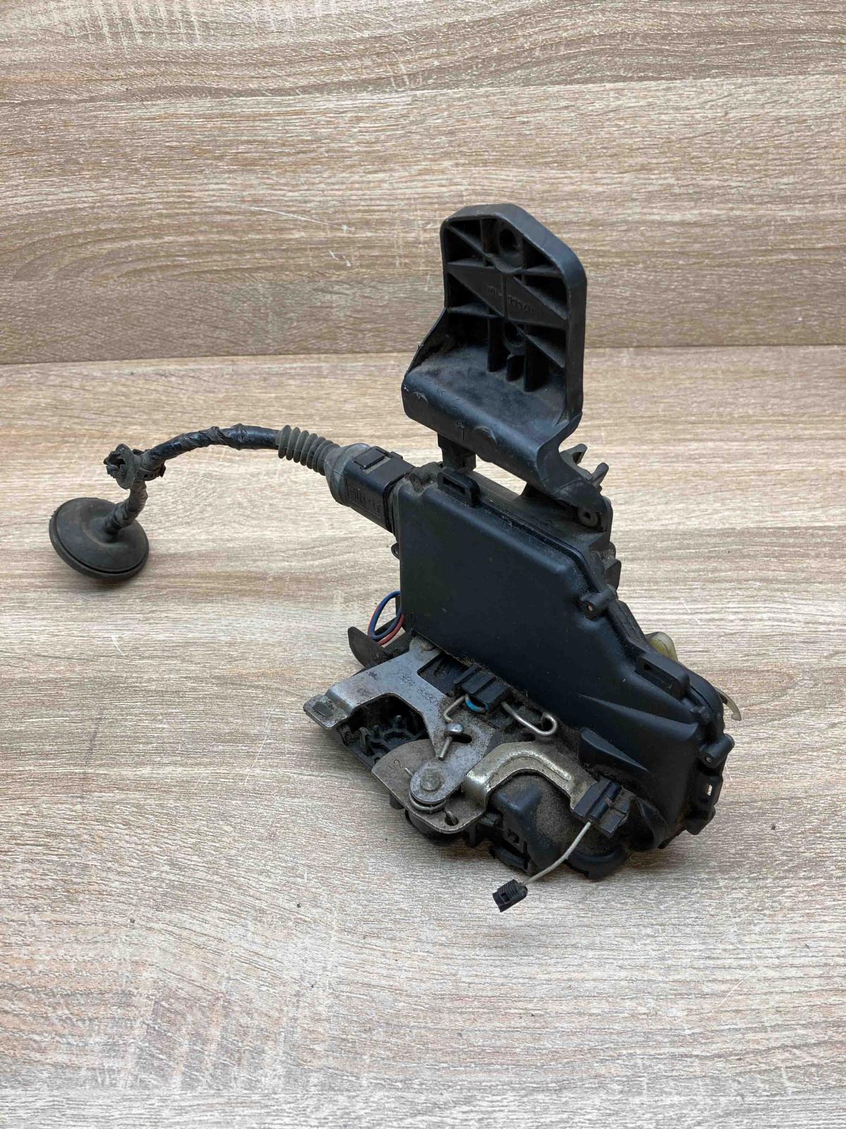 3B0837867  Left Rear door lock Volkswagen PASSAT B5.5