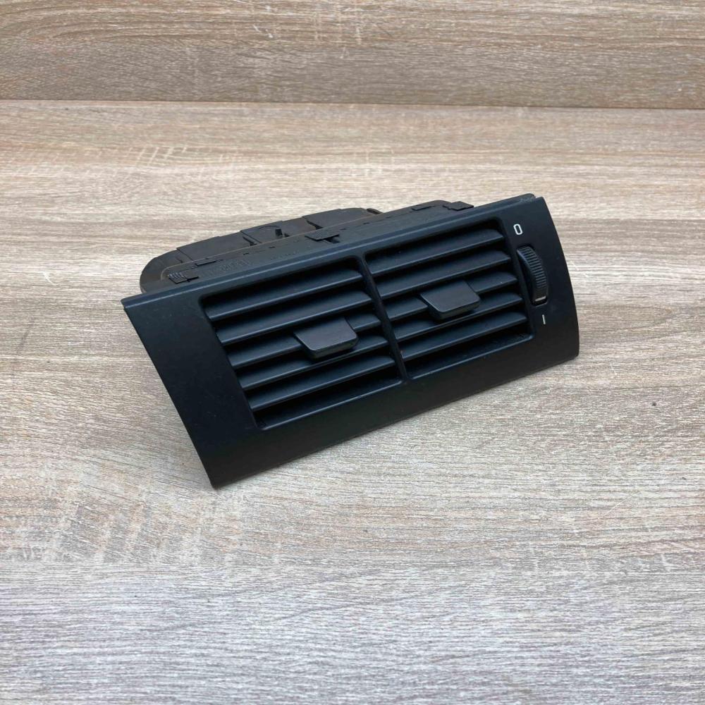 8391182   Dash center air vent grill BMW 5 E39