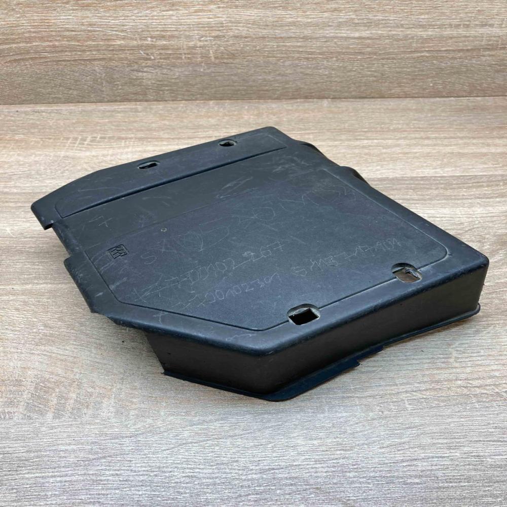 7700865606   Other exterior part Renault Megane I