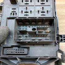 518777016 24443147  Fuse module Opel Vectra C