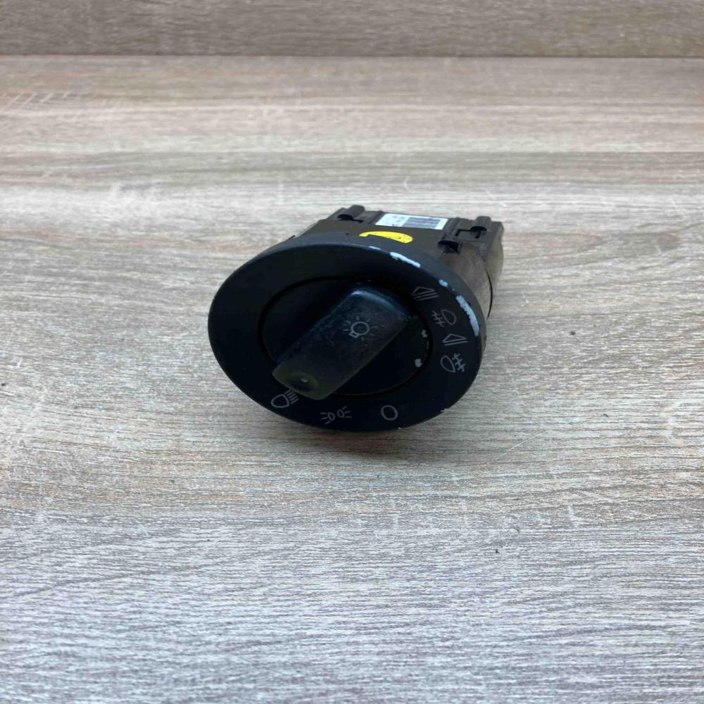 8E0941531C   Light switch Audi A4 S4 B7 8E 8H