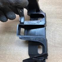 5G0807184A   Front bumper mounting bracket Volkswagen Golf VII