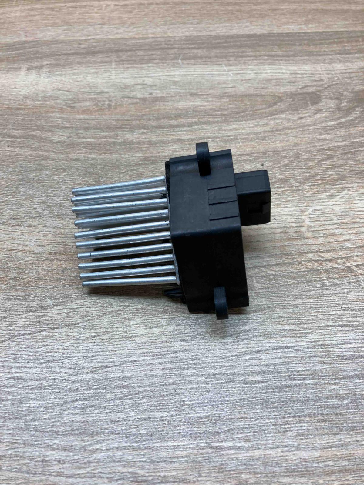 52016537   Heater blower motor/fan resistor BMW 3 E46