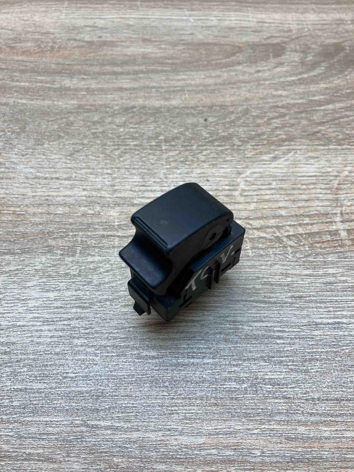 84810 0F010   Electric window control switch Toyota Corolla Verso AR10