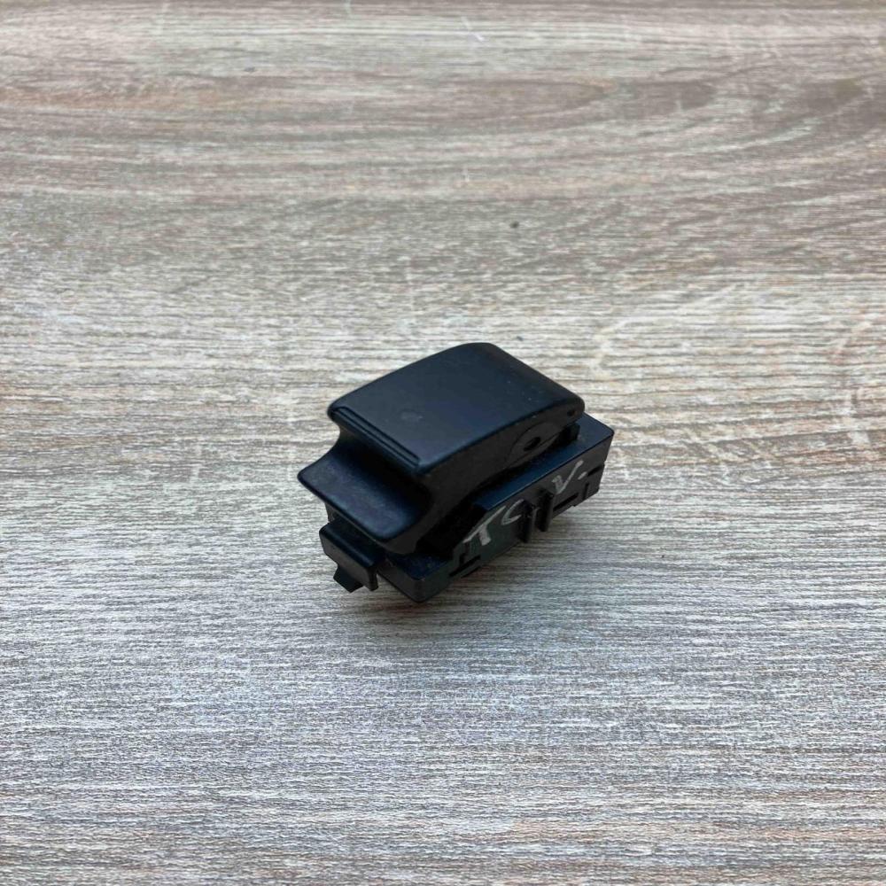 84810 0F010   Electric window control switch Toyota Corolla Verso AR10
