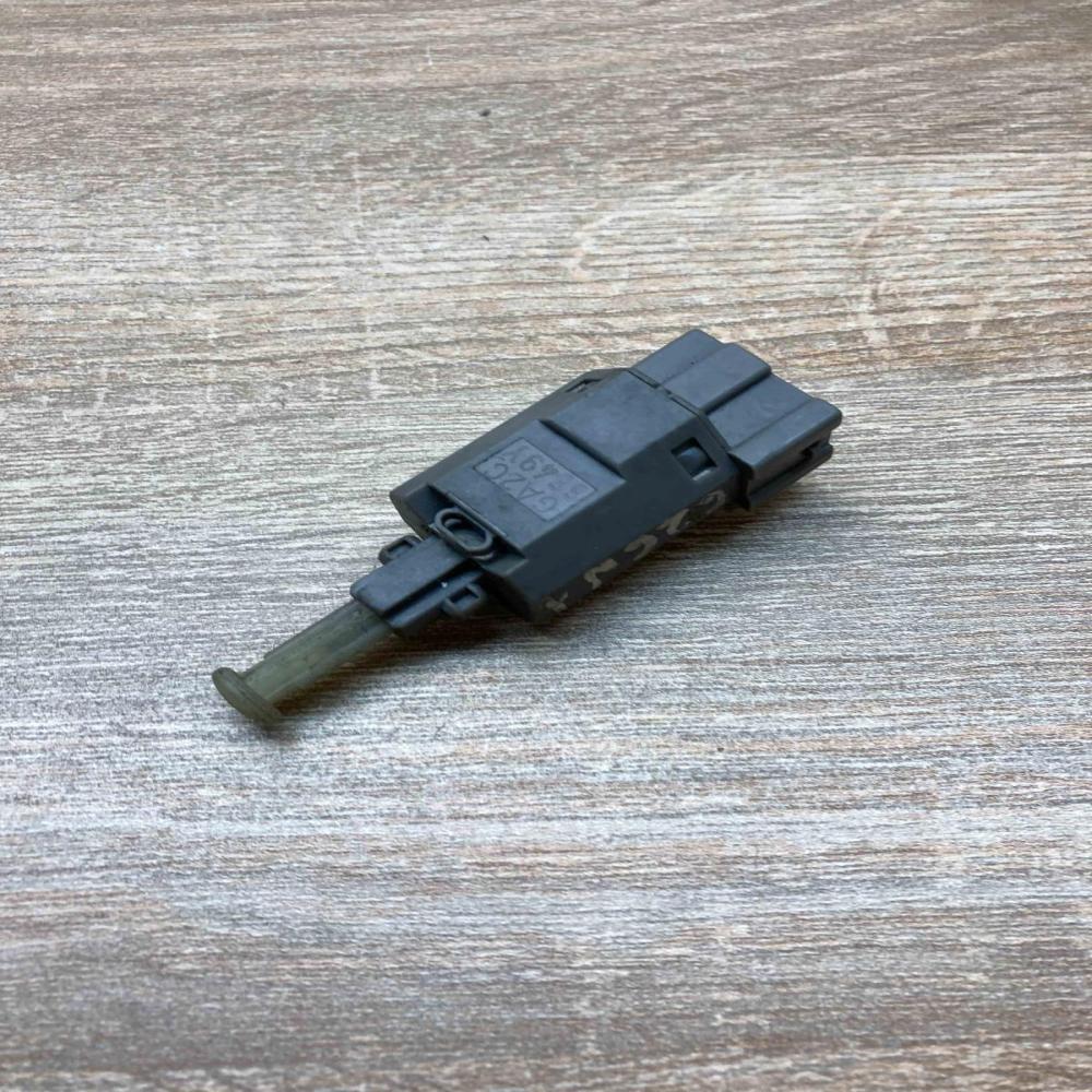 GA2C6649Y   Brake pedal sensor switch Mazda 626