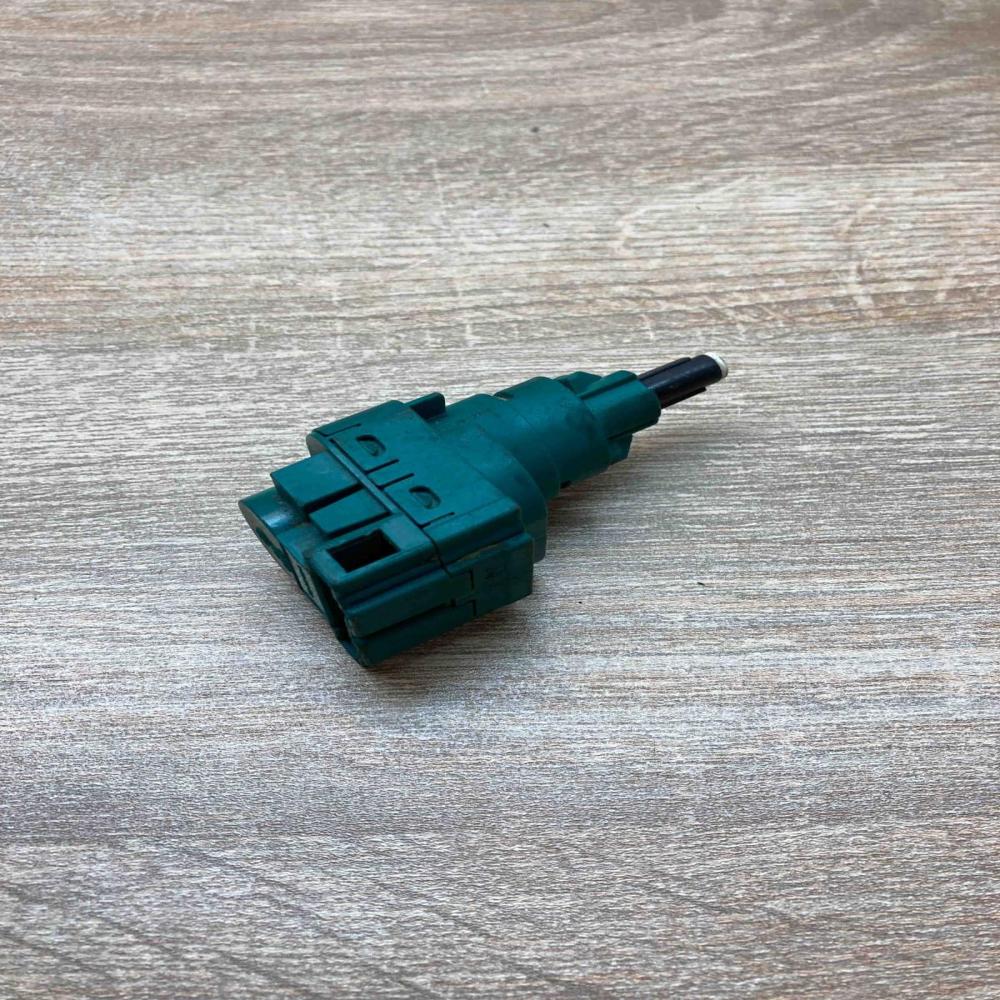 1C0945511A   Brake pedal sensor switch Volkswagen Golf IV