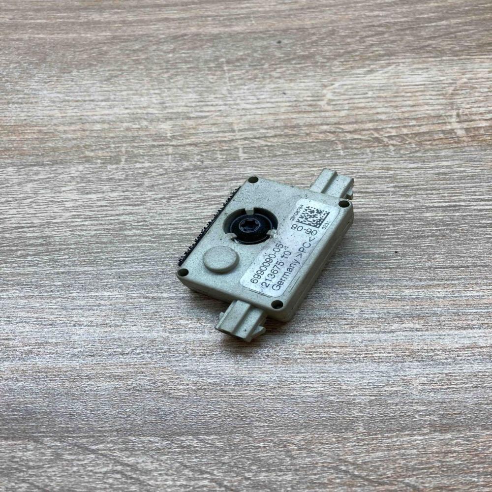 6990090 213675  Aerial antenna amplifier BMW X3 E83