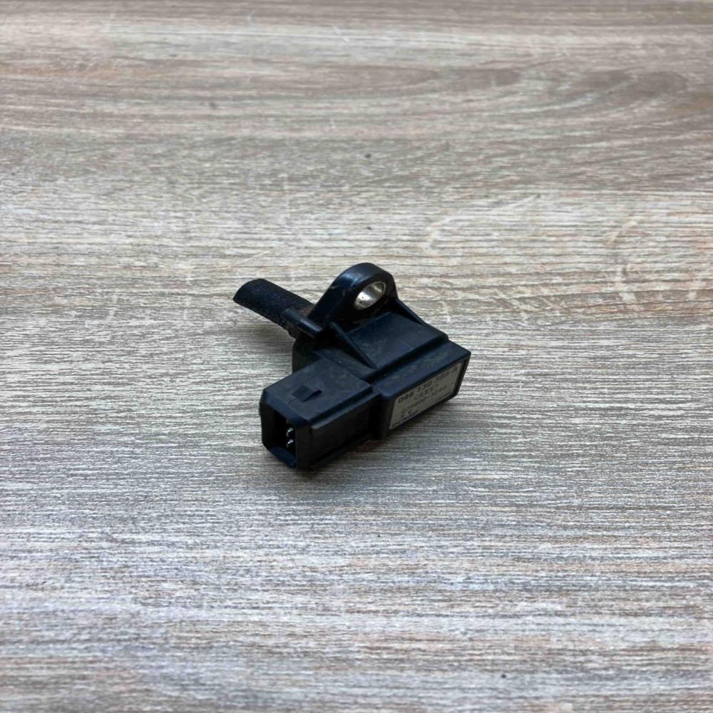 046130385A 079800 3260  Air pressure sensor Audi A6 S6 C4 4A