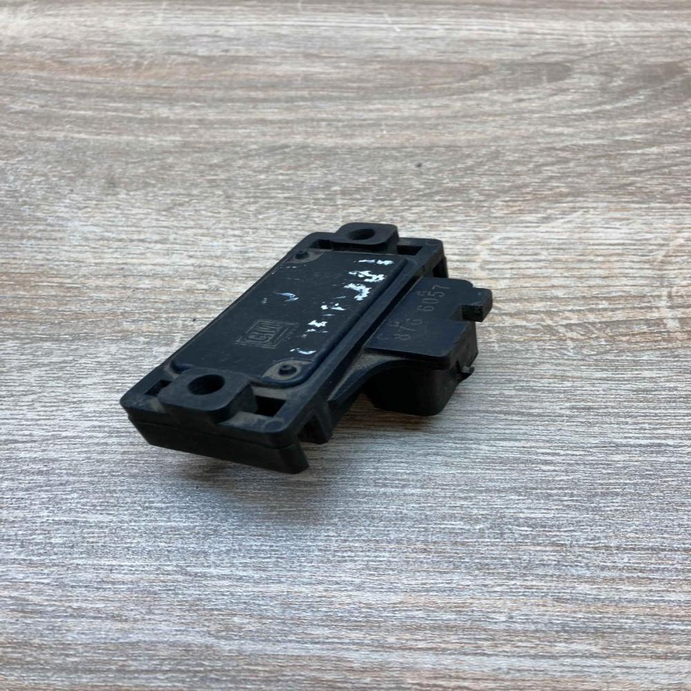 8766057 3717406  Other relay Opel Corsa B