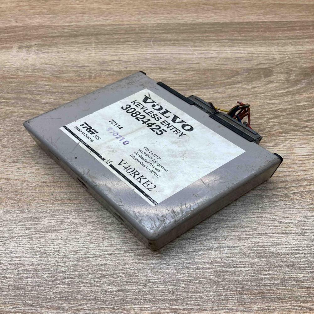 30824425 72114 With Plug Door central lock control unit/module Volvo S40, V40