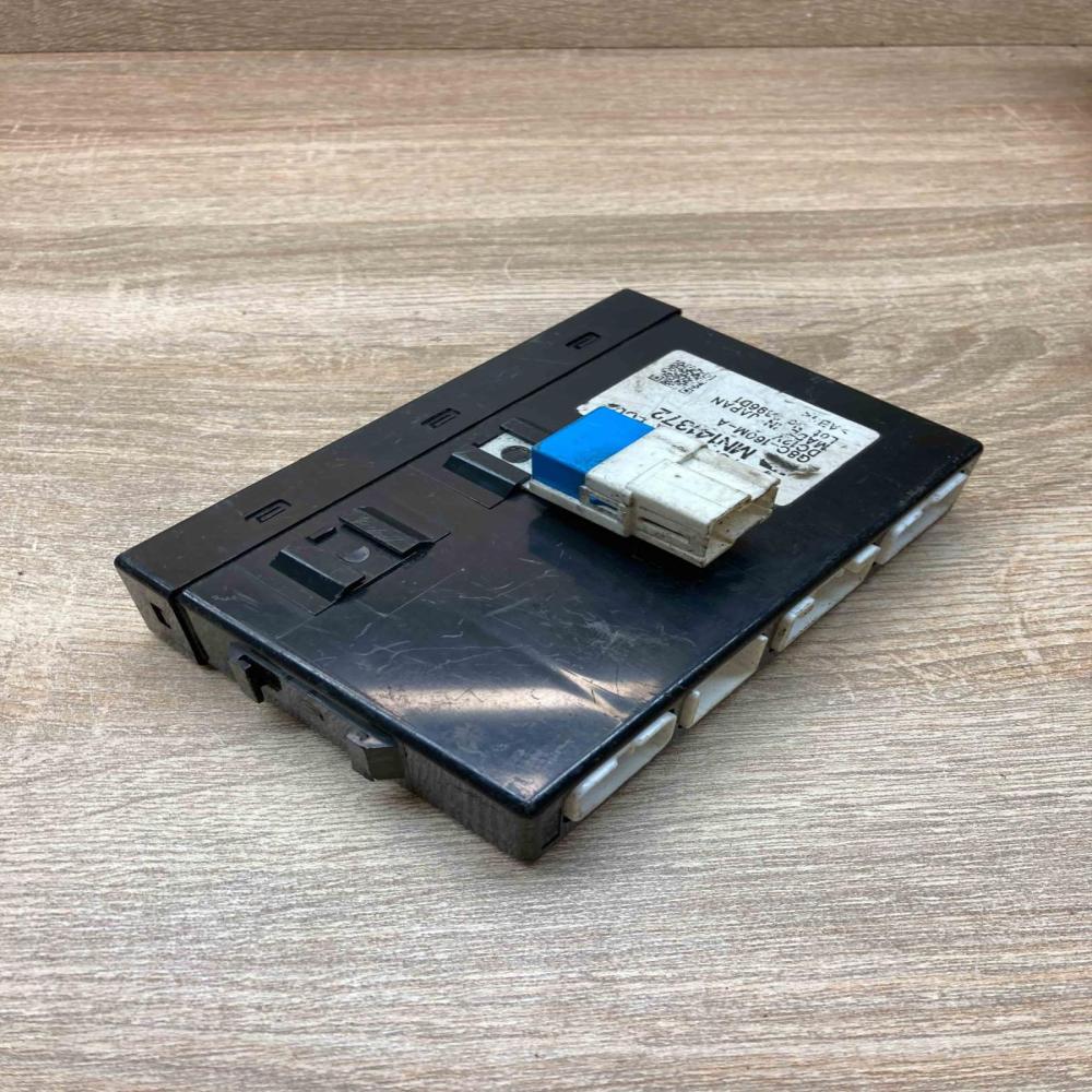 MN141372 G8C 160M A  Sunroof control unit/module Mitsubishi Eclipse