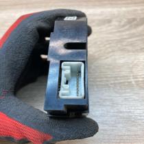 84790 05110 D   Windscreen/window heater switch Toyota Avensis T250