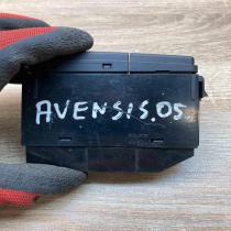 84790 05110 D   Windscreen/window heater switch Toyota Avensis T250