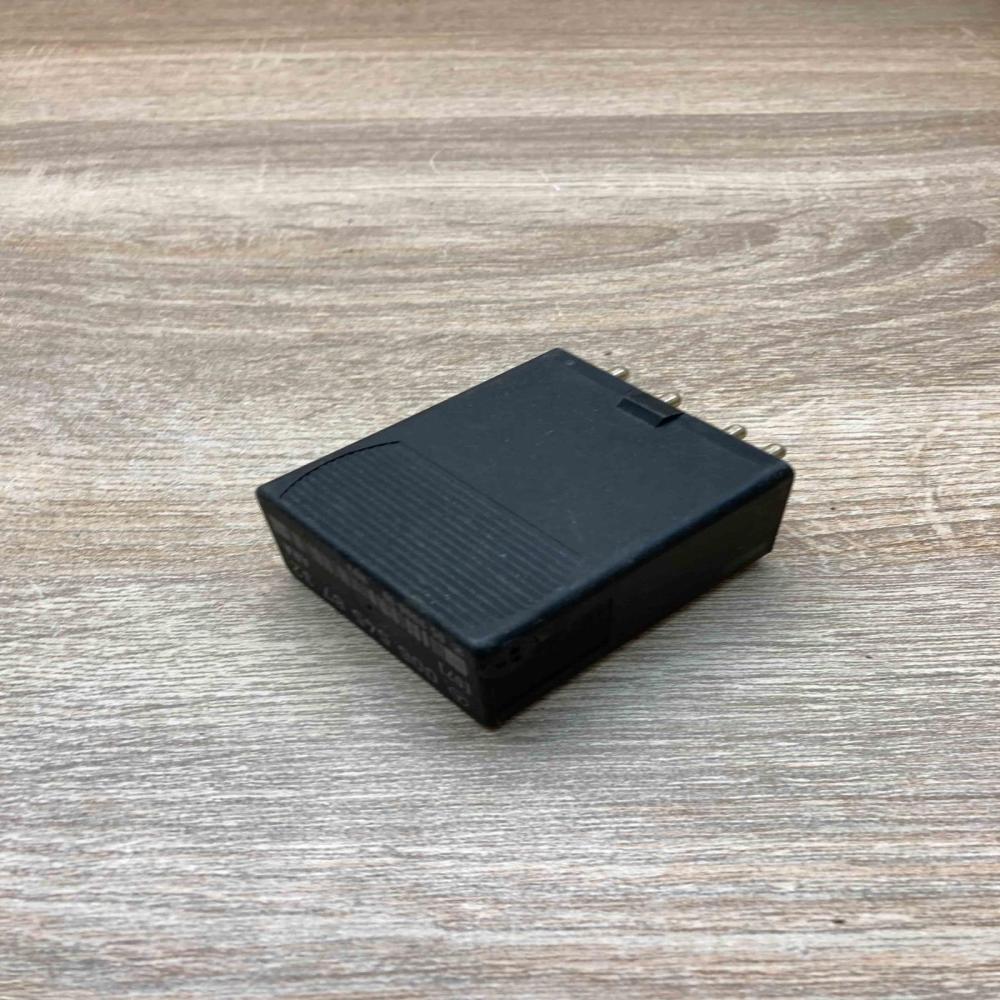 0065458732 05999610  Fuel pump relay Mercedes-Benz 190 W201