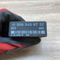 0065458732 05999610  Fuel pump relay Mercedes-Benz 190 W201