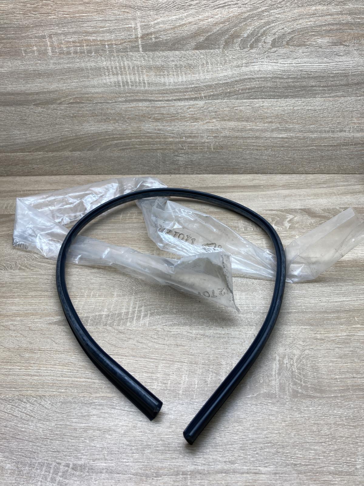 A2046710620   Windshield trim Mercedes-Benz C W204