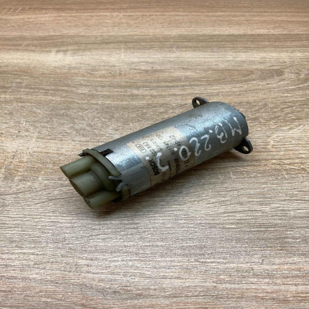 A2208204942   Seat adjustment motor Mercedes-Benz S W220