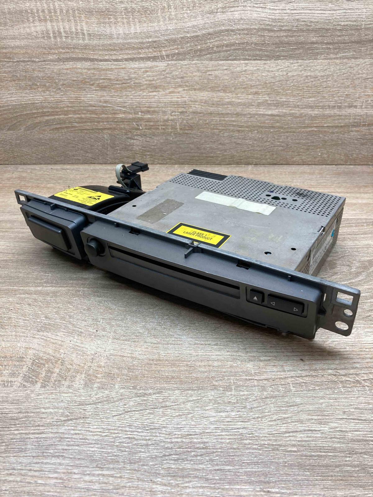 6928894 6925812  Radio/CD/DVD/GPS head unit BMW 7 E65 E66