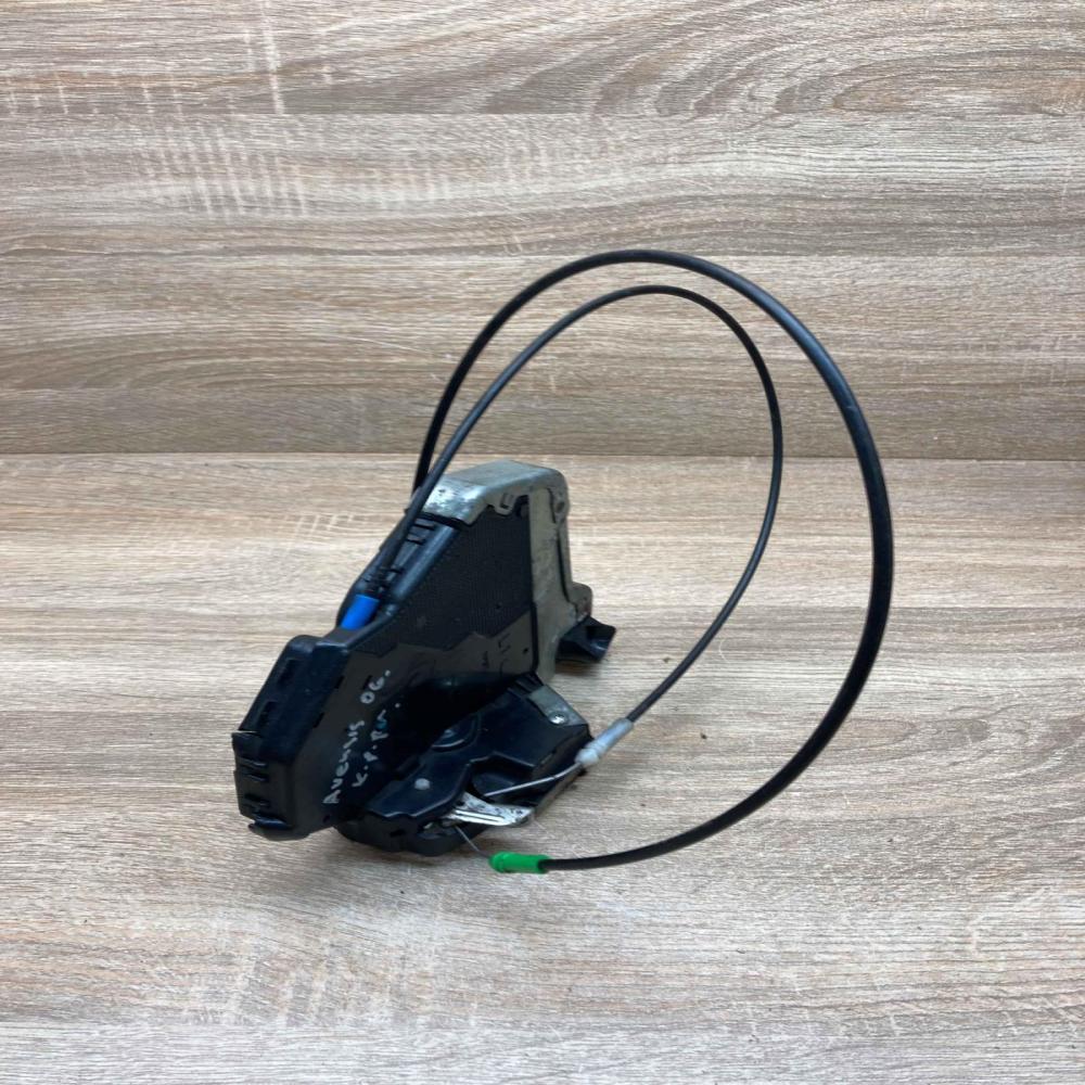 Y46C0713   Rear door lock Toyota Avensis T250