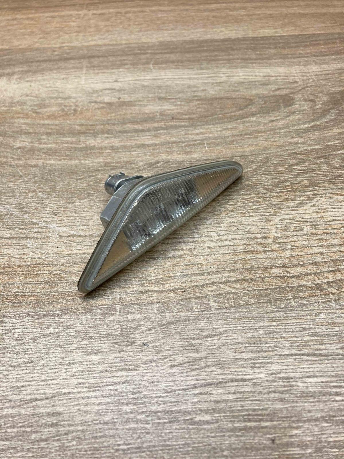 6920732  RH Front fender indicator light BMW 3 E46