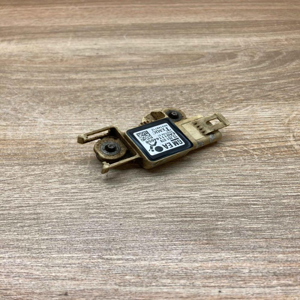 13251078   Airbag deployment crash/impact sensor Opel Astra H