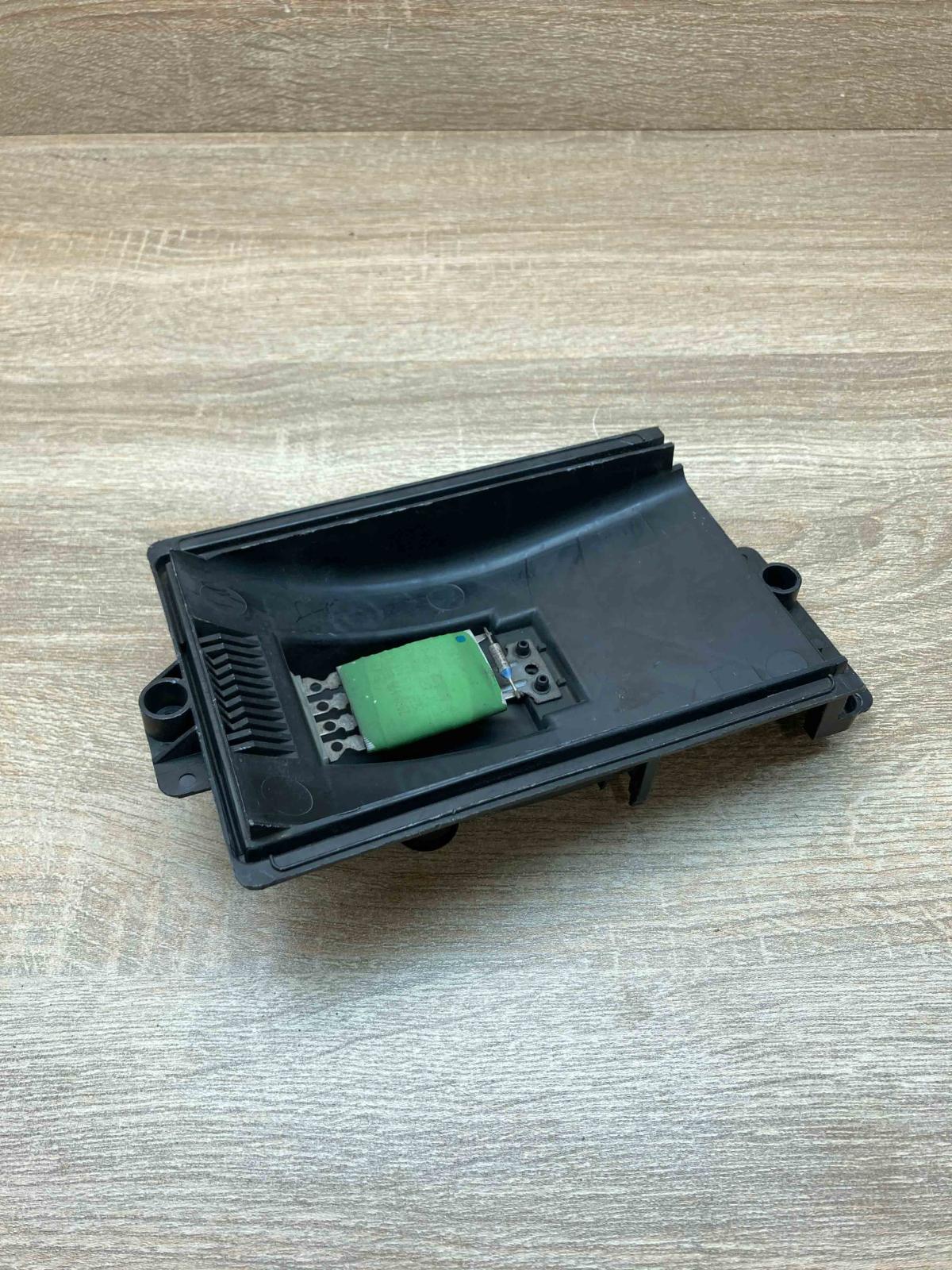 1J0819022A   Heater blower motor/fan resistor Volkswagen Golf IV