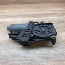 0130821785 1103007733 With Plug Front door window regulator motor Audi A6 S6 C5