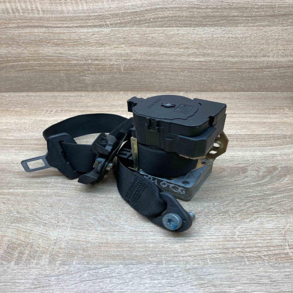2208602885   Front seatbelt Mercedes-Benz S W220