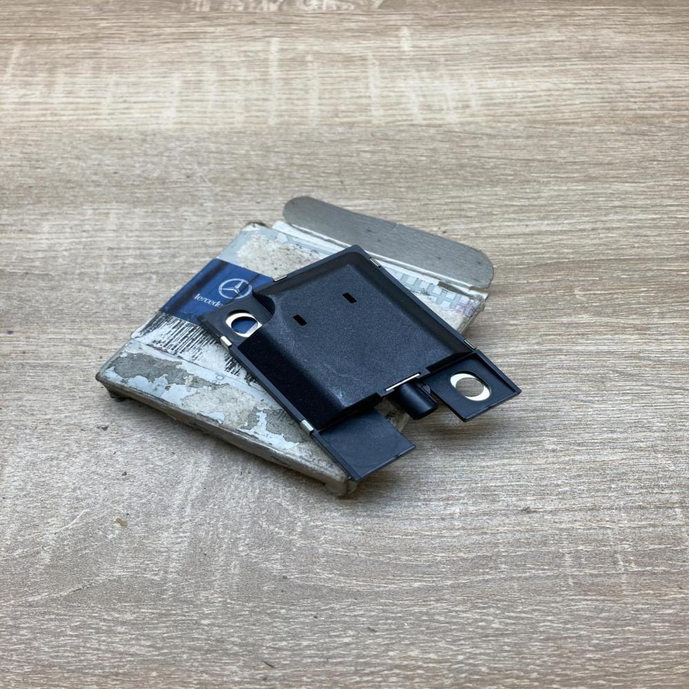 A2118203375   Aerial antenna amplifier Mercedes-Benz E W211