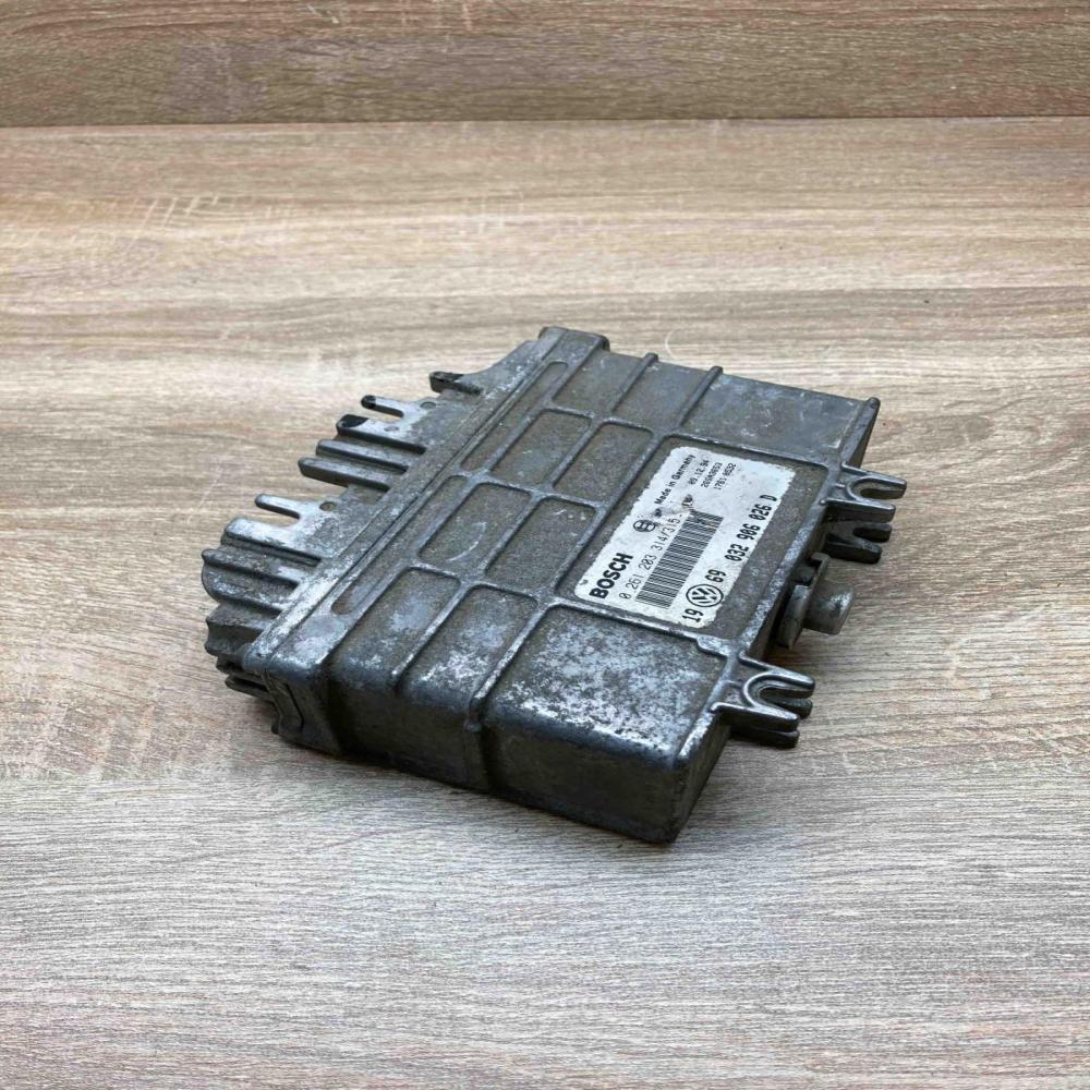 032906026D 0261203314  Engine control unit/module ECU Volkswagen Golf III