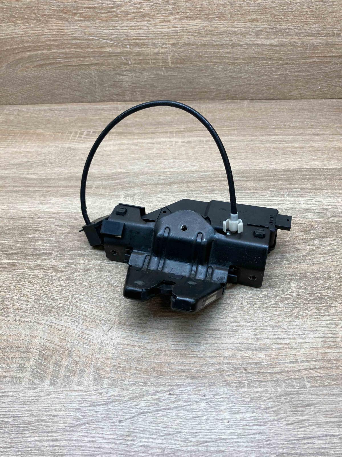8196401   Tailgate/trunk/boot lock/catch/latch BMW 3 E46