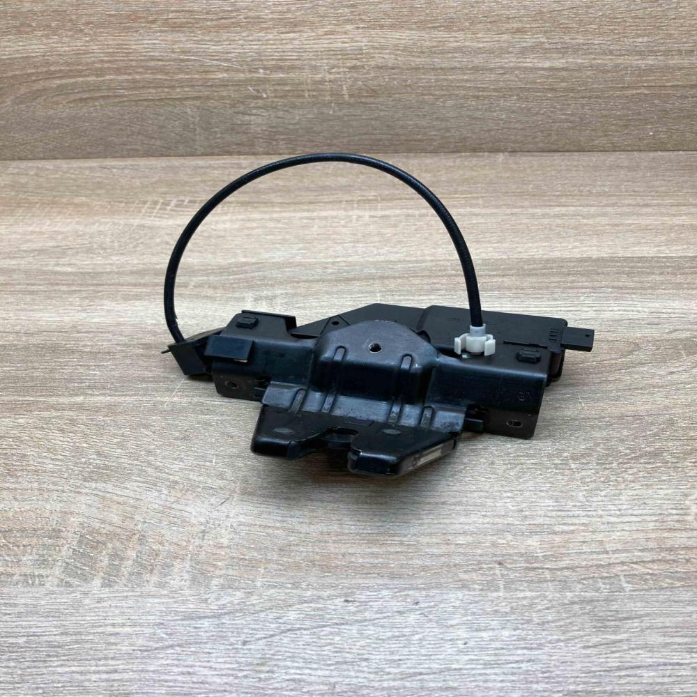 8196401   Tailgate/trunk/boot lock/catch/latch BMW 3 E46