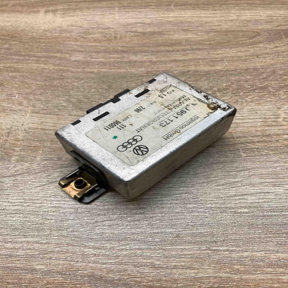 4A0951173   Alarm control unit/module Audi A6 S6 C4 4A