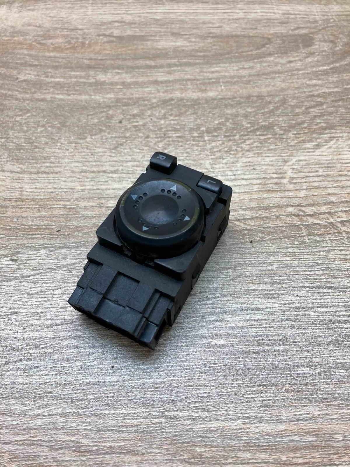 3B1959565B   Wing mirror switch Volkswagen PASSAT B5