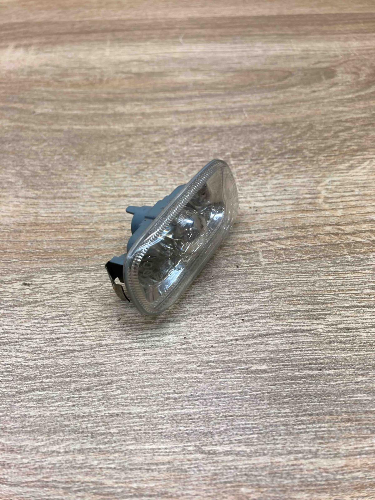 8E0949127   Front fender indicator light Audi A6 S6 C5 4B