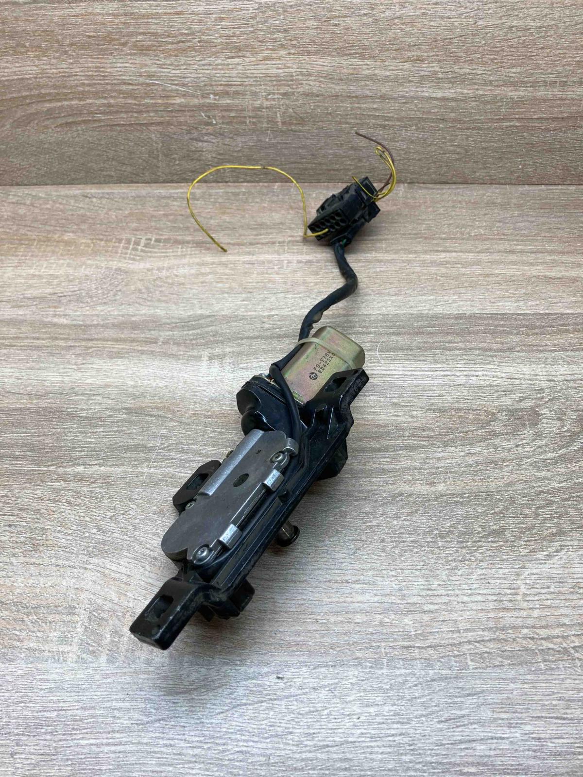 7129931 Main  Tailgate/trunk/boot lock/catch/latch BMW 5 E60 E61