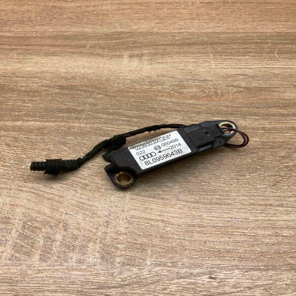 8L0959643B  With Plug Airbag deployment crash/impact sensor Audi A3 S3 8L