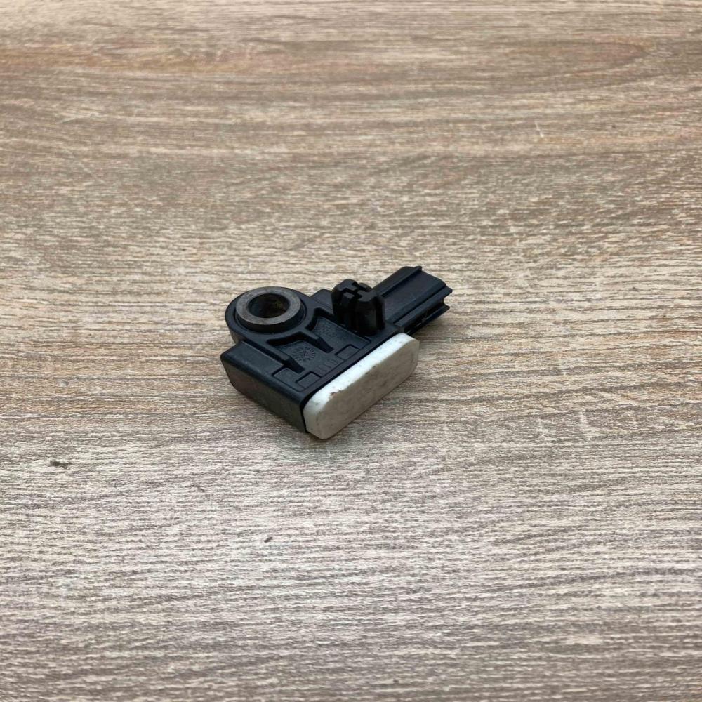 31334336   Airbag deployment crash/impact sensor Volvo XC60