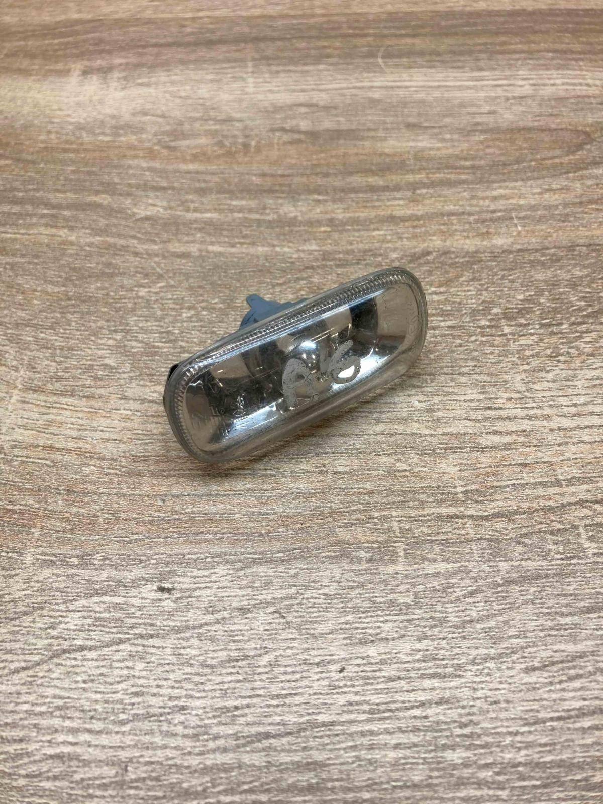 8E0949127   Front fender indicator light Audi A6 S6 C5 4B