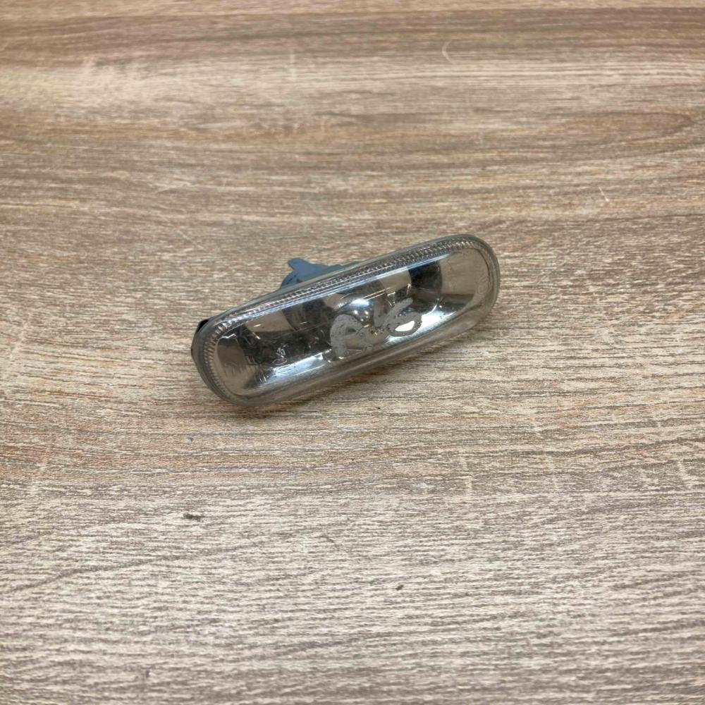 8E0949127   Front fender indicator light Audi A6 S6 C5 4B