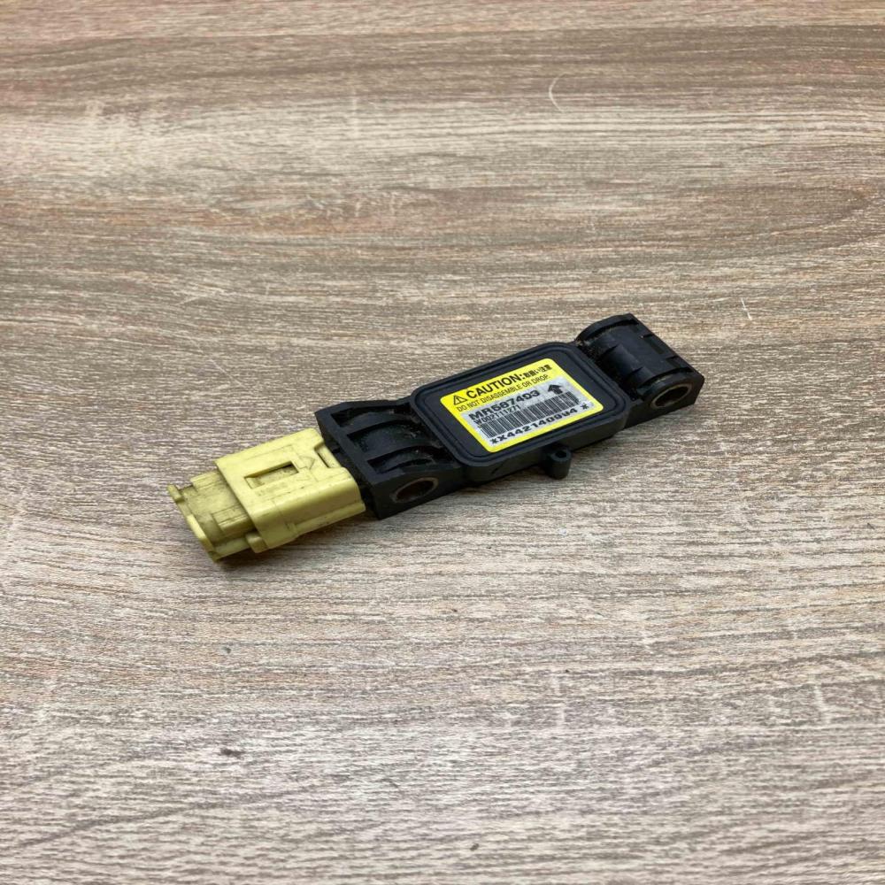 MR587493  With Plug Airbag deployment crash/impact sensor Mitsubishi Galant