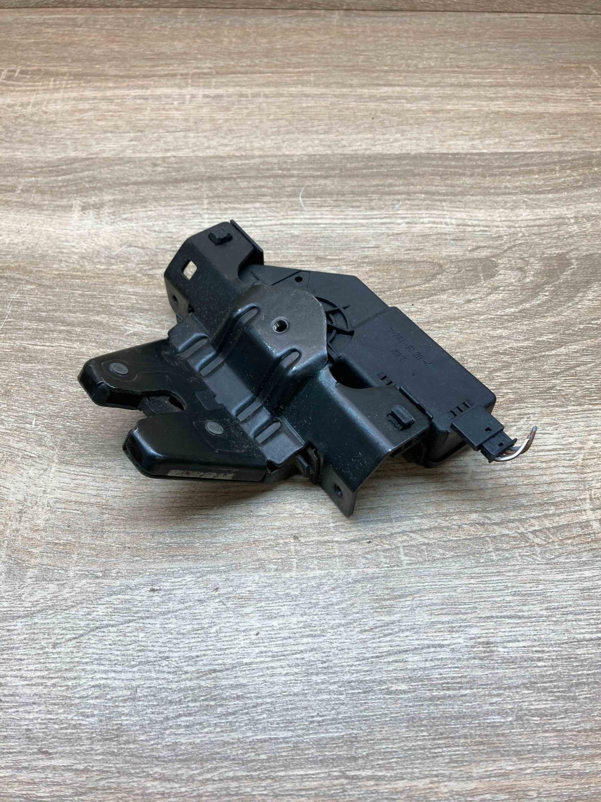 8196401  With Plug Tailgate/trunk/boot lock/catch/latch BMW 3 E46