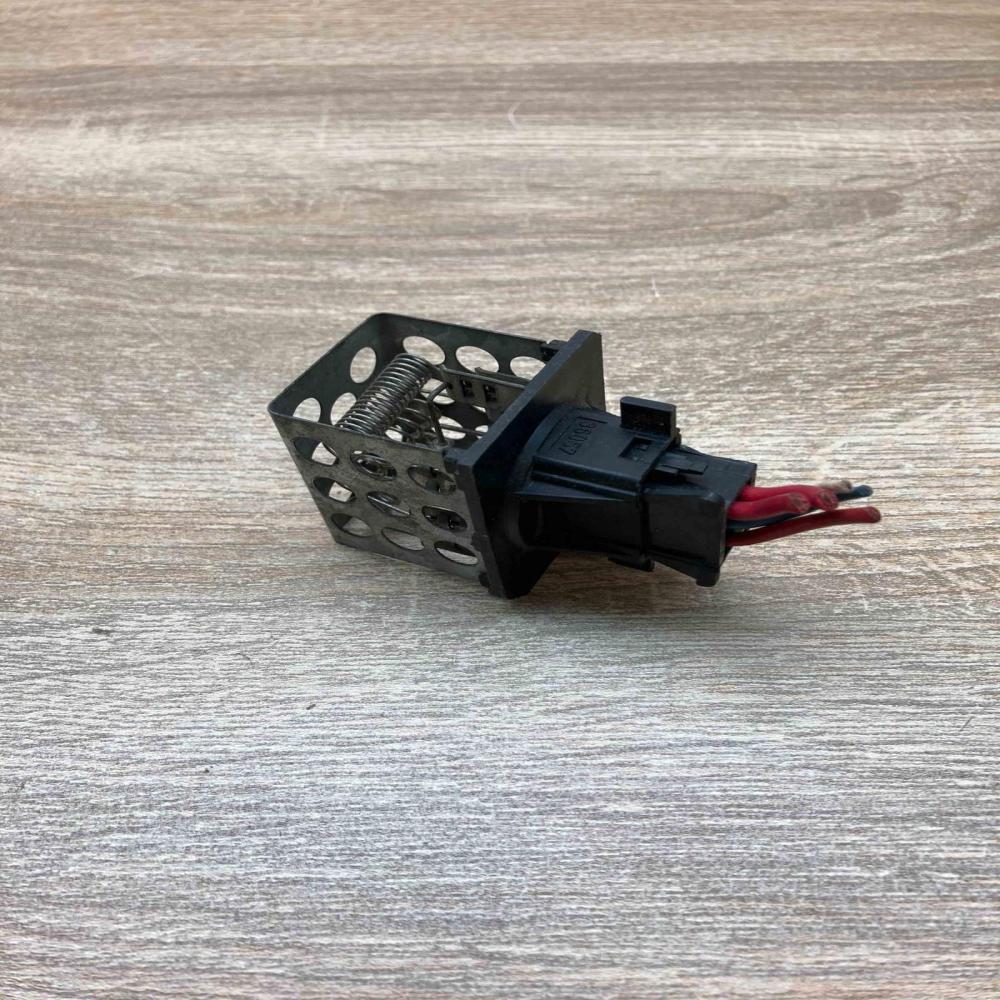 36057  With Plug Heater blower motor/fan resistor Peugeot 206