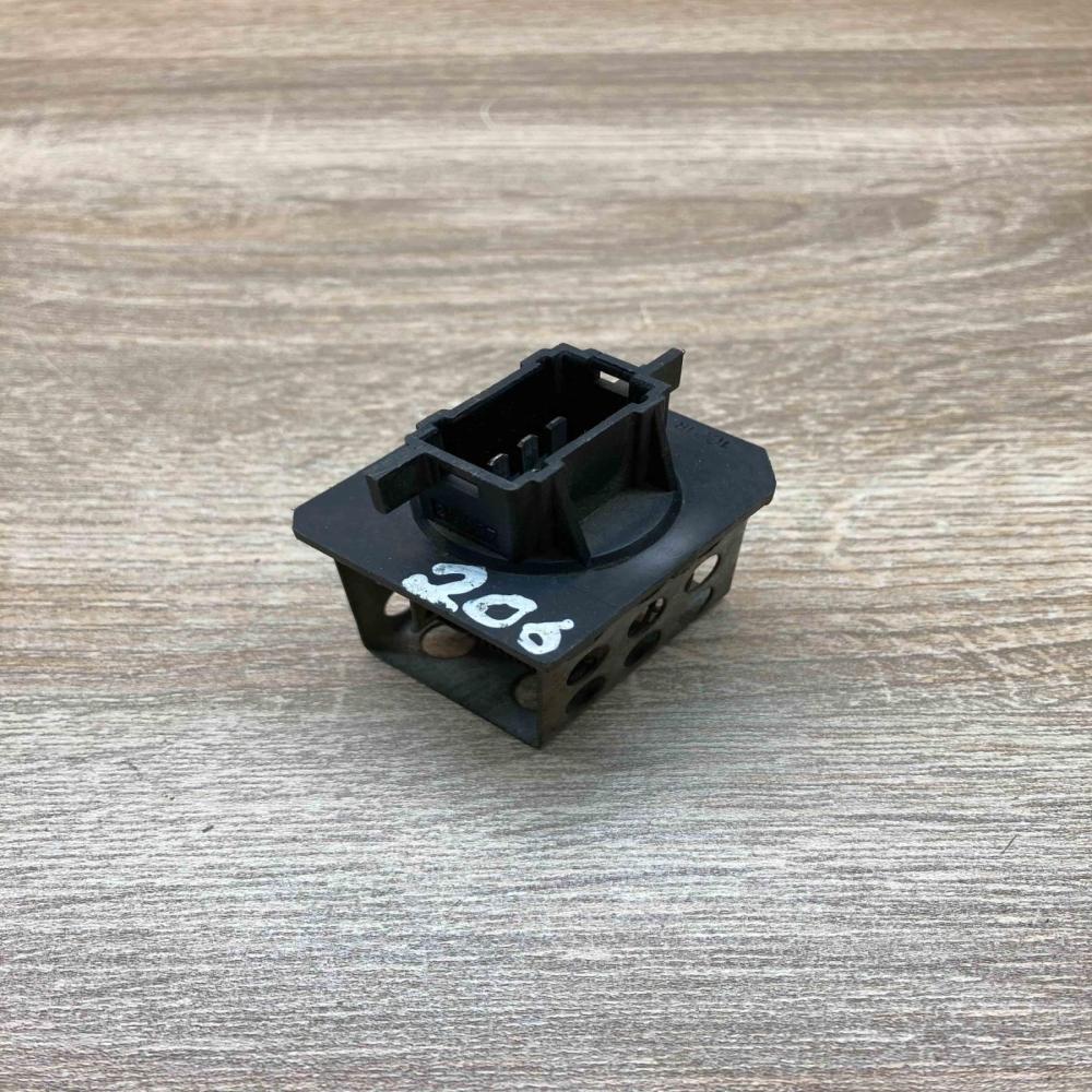 36057   Heater blower motor/fan resistor Peugeot 206