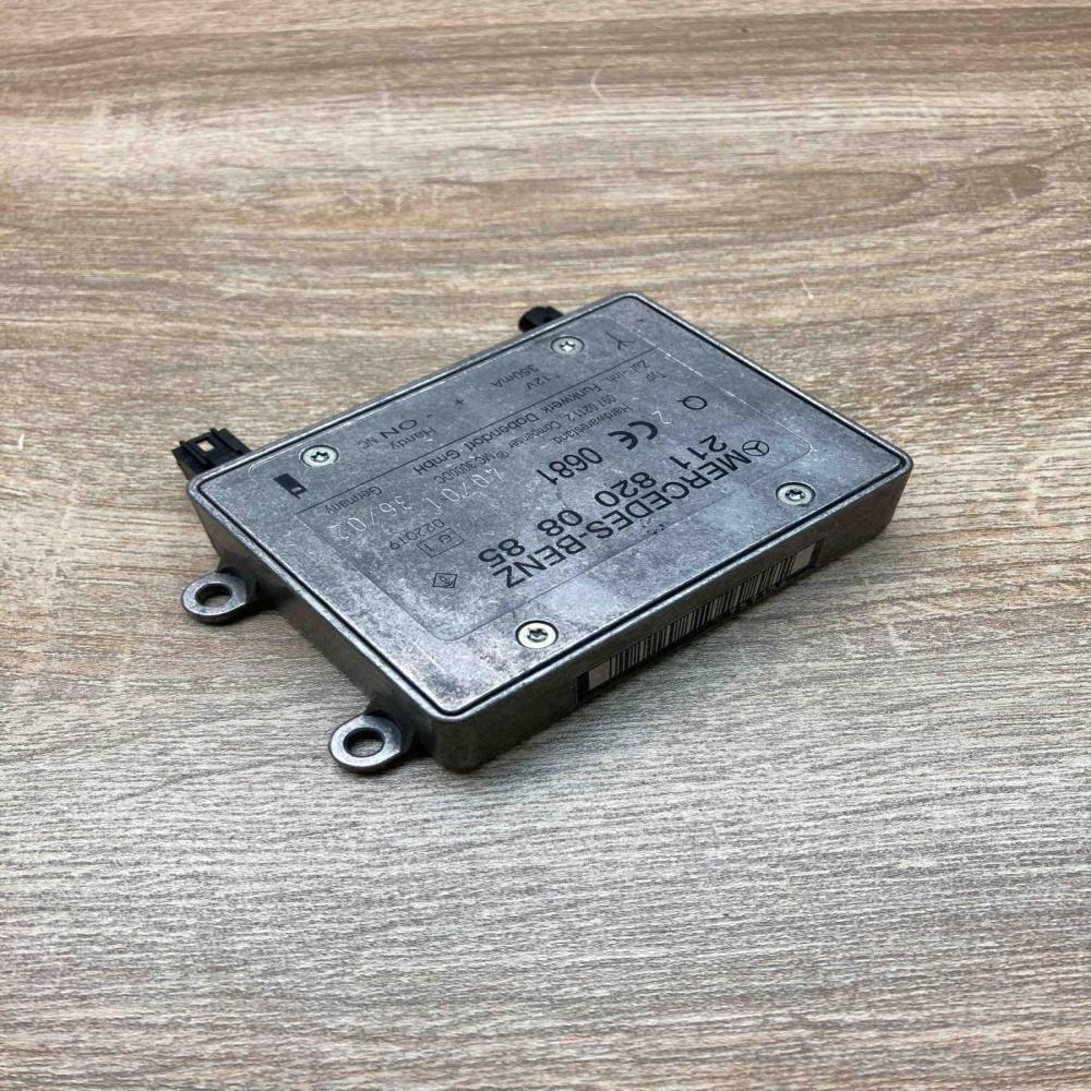2118200885 Main  Aerial antenna amplifier Mercedes-Benz E W211