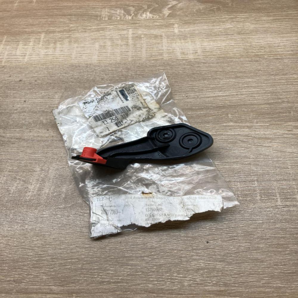 13250393 329510614  Rear bumper mounting bracket Opel Corsa D