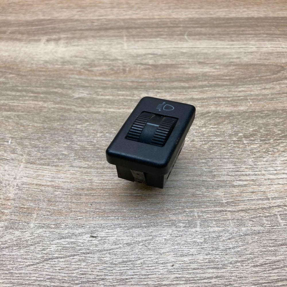 357941333   Headlight level height control switch Volkswagen Golf IV